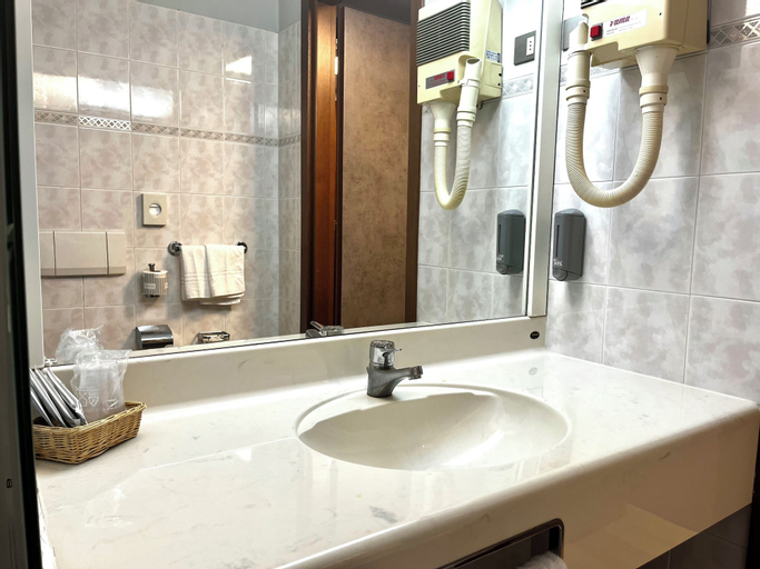 Bathroom 2