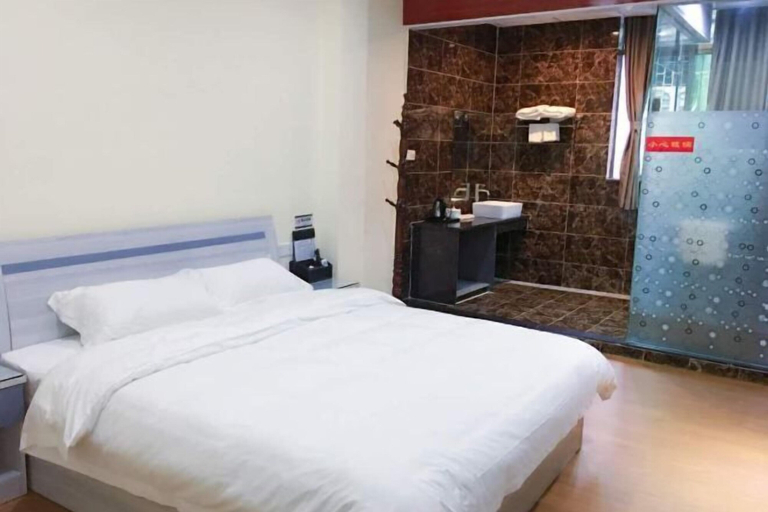 Bedroom 5, Li Yin Business Hotel, Jiangmen