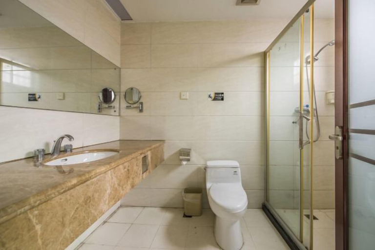 Bathroom 3, Duyun Jinpeng Hotel (Duyun Dashiban Ancient Street Store), Qiannan Buyei and Miao