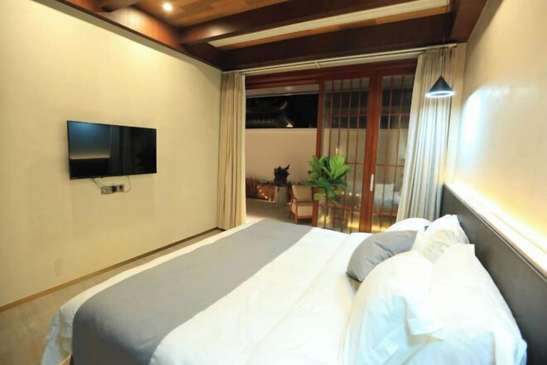 Bedroom 12