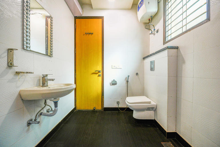 Bathroom 3, Fabhotel Silver Crown I, Delhi