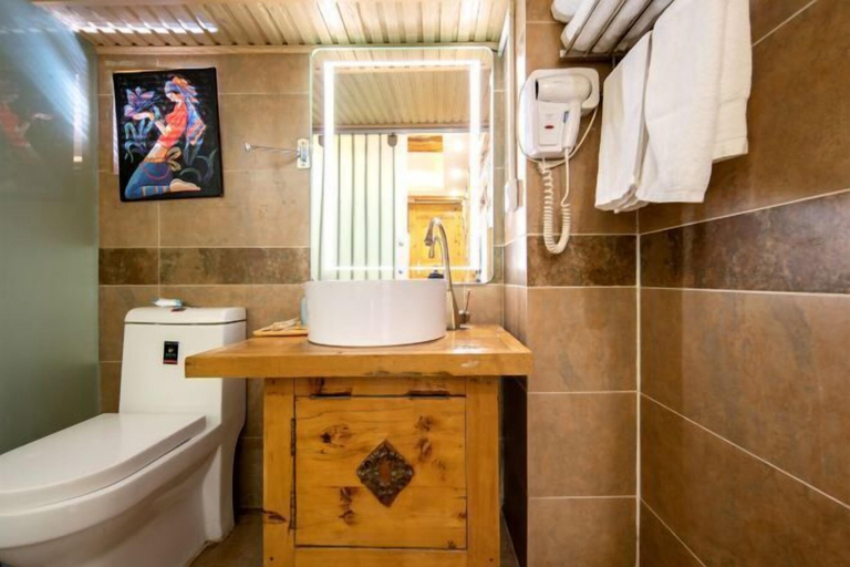 Bathroom 3, Yuhuai Renjia Inn, Lijiang