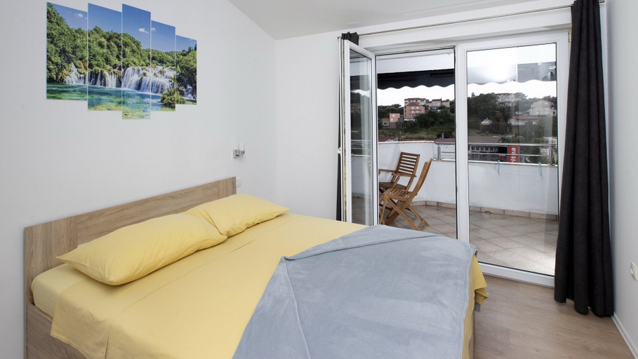 Others 4, Apartment Mia, Split