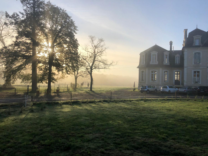 Others 5, chambre zen chateau de la Bouchatte, Allier