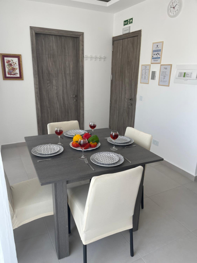 Food and beverages 2, New & Comfortable 7SUN Apartments near sandy beach, Saint Paul's Bay