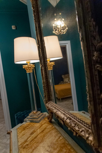 Others 4, Interno 9, Bari