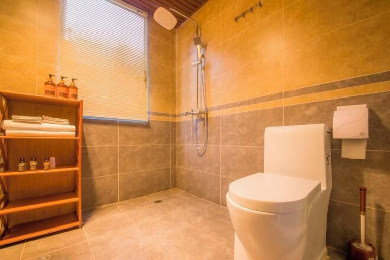 Bathroom 4, Sisigu View Inn, Lijiang