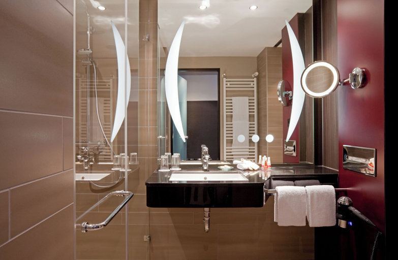 Bathroom 5, Steigenberger Parkhotel Braunschweig, Braunschweig