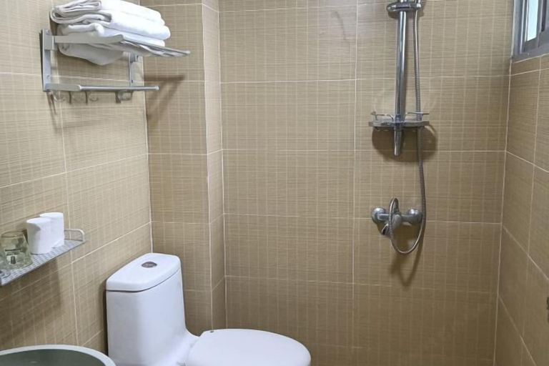 Bathroom 4, Shui Jie Hostel, Guilin