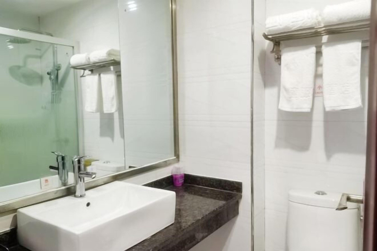 Bathroom 3, Deyuan Hotel (Shaoguan Nanhua Temple), Shaoguan