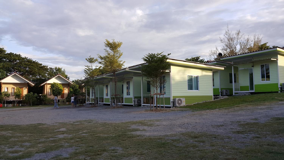 Exterior 4