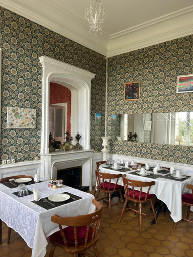 Others 3, chambre zen chateau de la Bouchatte, Allier