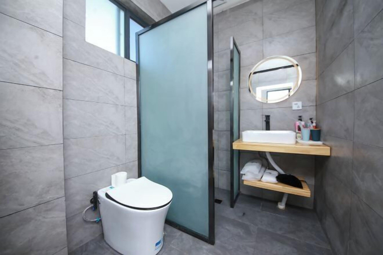 Bathroom 4, Erduobian Inn, Dali Bai