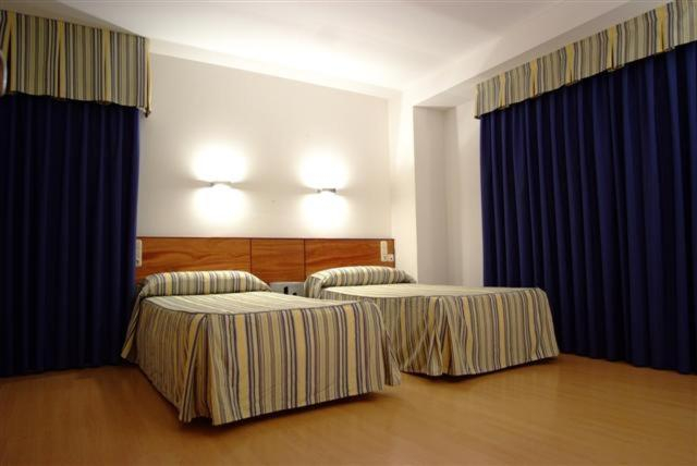 Others 4, Hotel Colón Tuy, Pontevedra