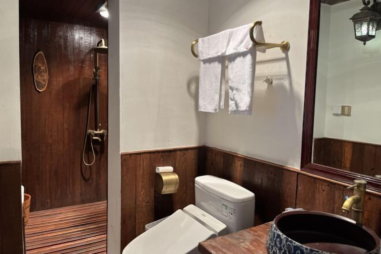 Bathroom 3, Hanqing Hostel, Huzhou