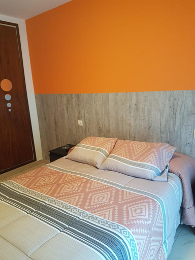Others 2, Hostal Galicia, Girona
