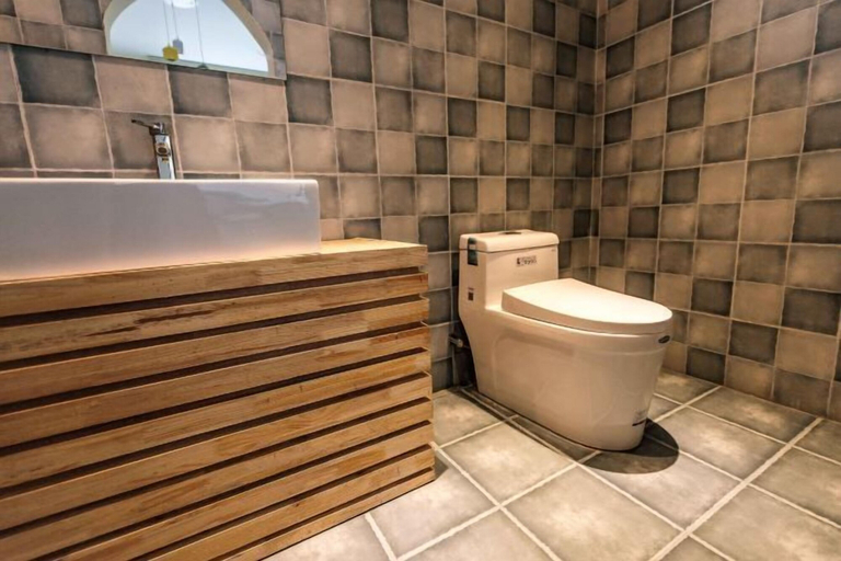 Bathroom 4, Hmyway, Dali Bai