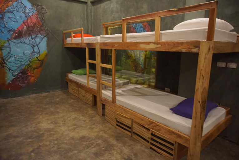 Bedroom 2, Hiraya Surf Hostel, General Luna