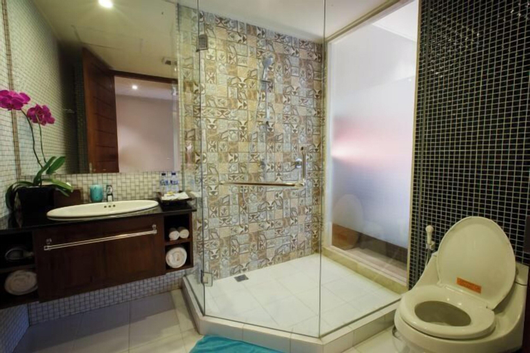 Bathroom 18