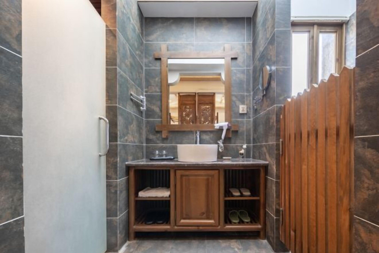 Bathroom 3, Sans Souci Boutique Inn, Lijiang