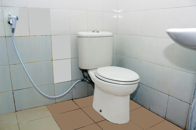 Bathroom, RedDoorz Syariah @ Hotel Grand Mentari, Bengkulu
