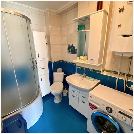 Bathroom, 3-bedroom apartment Most City area, Dnipropetrovs'ka