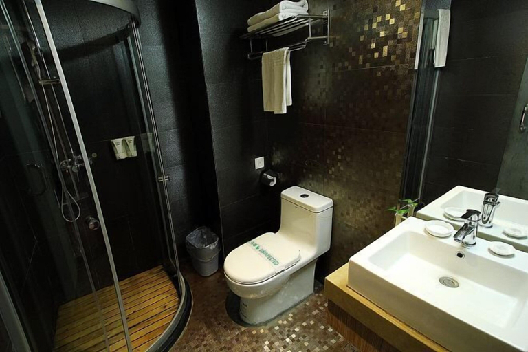 Bathroom 4, Jinhai'an Sunshine Holiday Hotel, Guilin