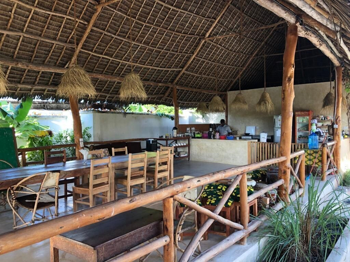 Food & Drinks 5, The Garden, Kusini