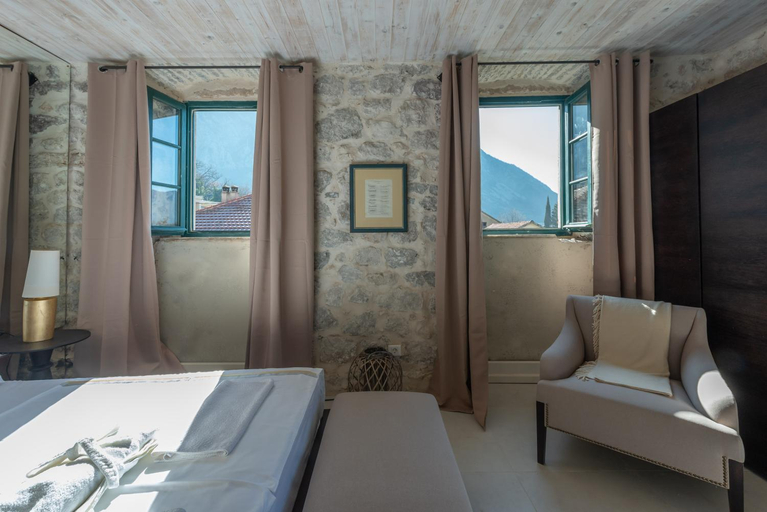 Others 3, Apartments Gabela