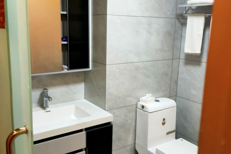 Bathroom 3, Daozhen Brother Business Express Hotel, Zunyi