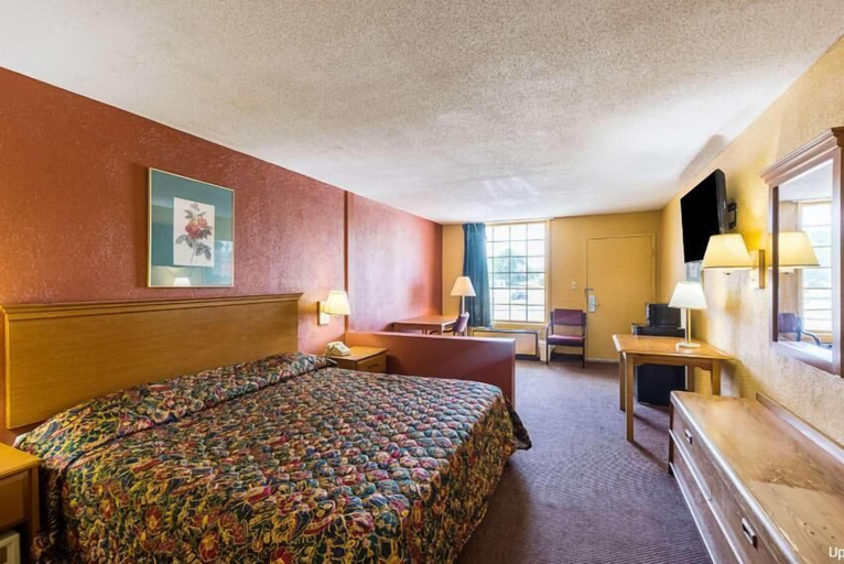 Bedroom, Orangeburg Inn & Suites, Orangeburg