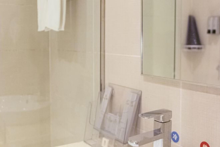 Bathroom 4, ZIxing Wuzhou Hotel, Chenzhou