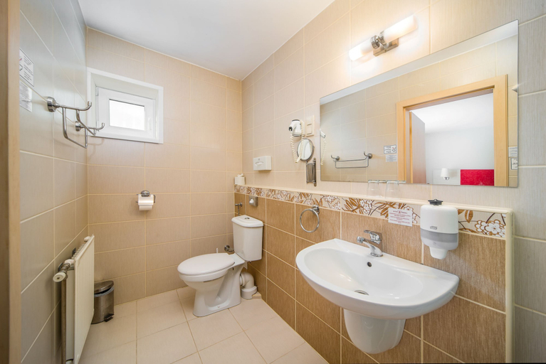 Bathroom 5, Hotel Piroska, Csepreg