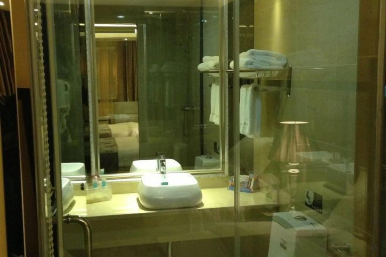 Bathroom 2, Xianyou Yue Hua Hotel, Putian