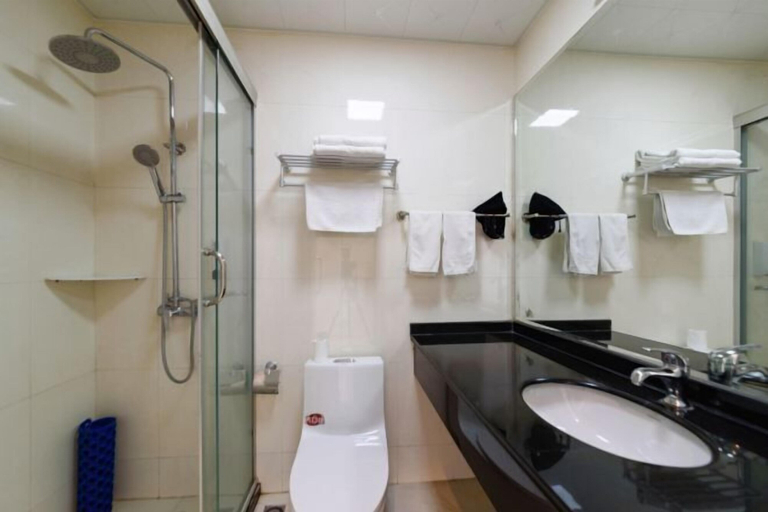Bathroom 3, Huangshan Hotel, Changzhou