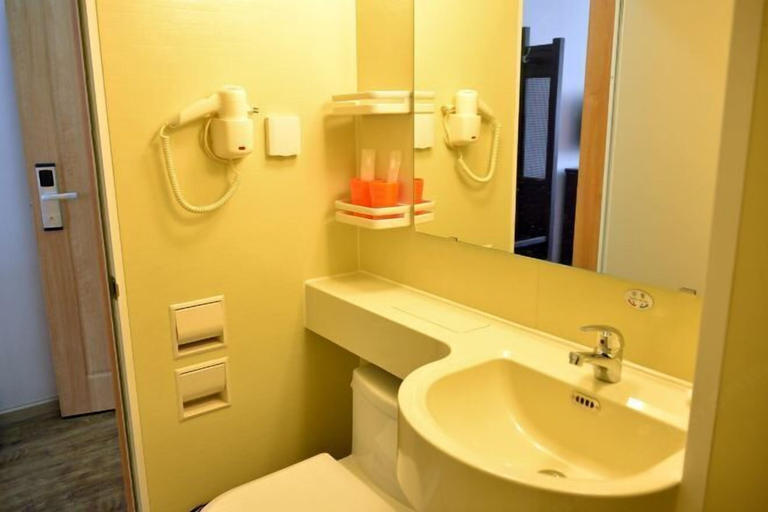 Bathroom, Luguhu Aishang Hotel, Lijiang