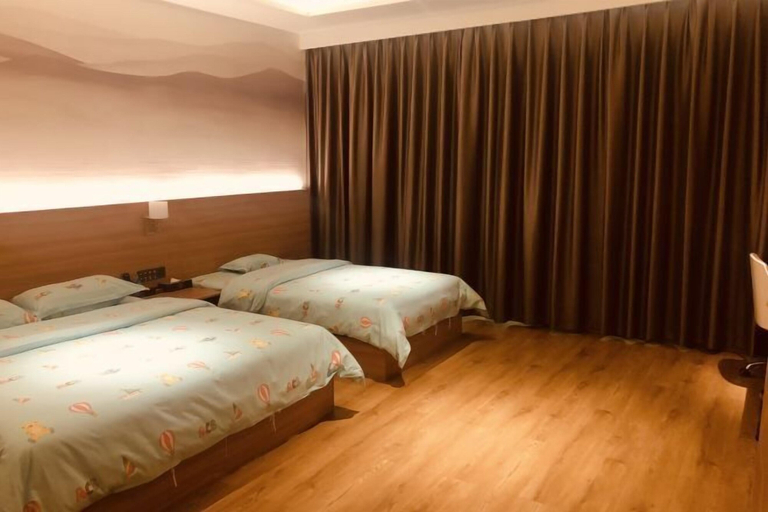 Bedroom 3, Huifeng Hotel, Yantai