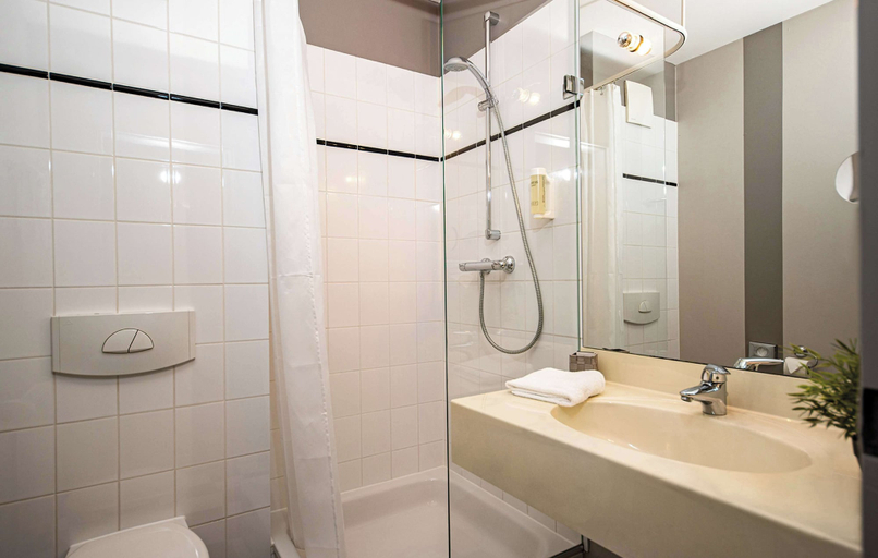 Bathroom 4, Median Hotel Lehrte, Region Hannover