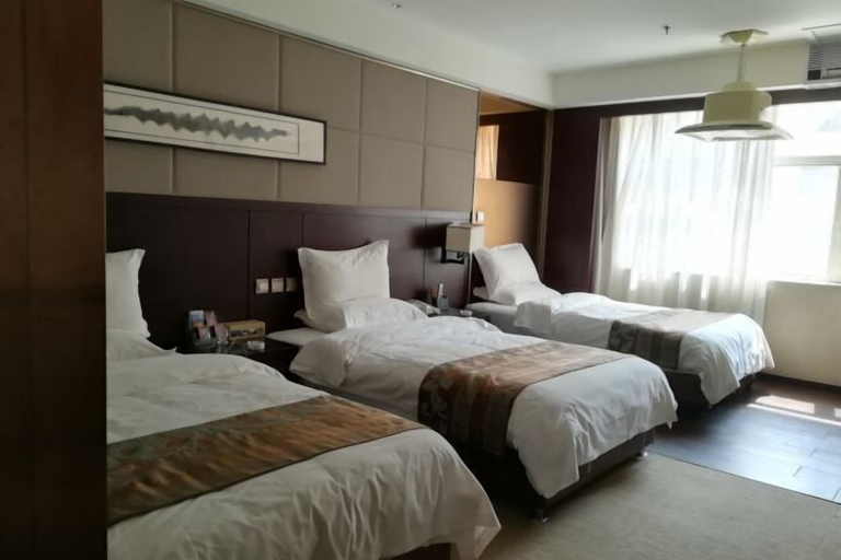 Bedroom 3, Jinlongtan jiudian, Suihua