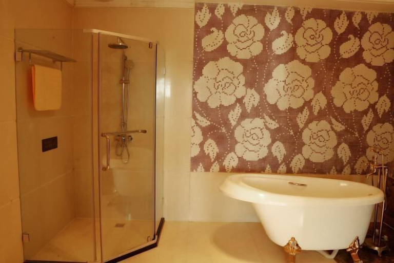 Bathroom 3, Donghe Hotel, Chuxiong Yi