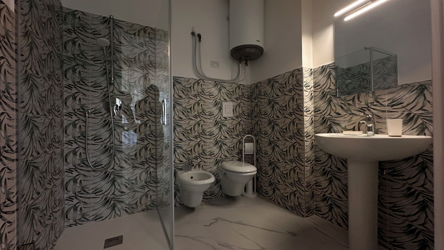 Bathroom 3, Puglia Promenade Apartment 5, Bari