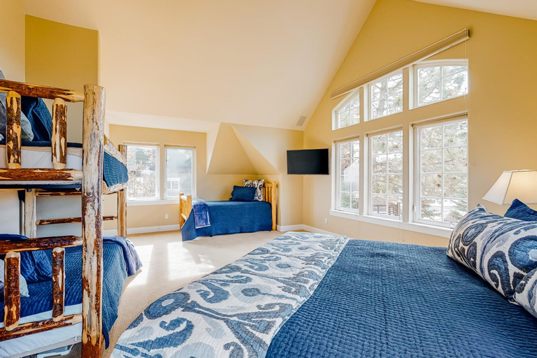 Bedroom 1, Whiskey Mountain Lookout, Deschutes