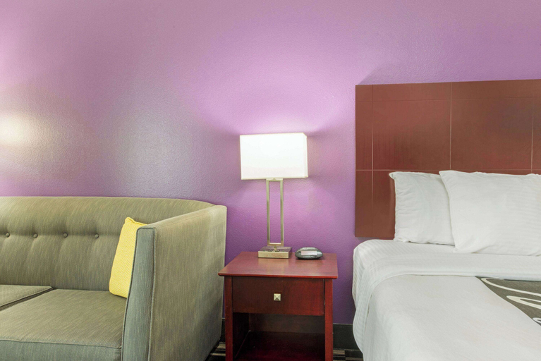 Bedroom 3, La Quinta Inn & Suites by Wyndham Bridge City, Orange