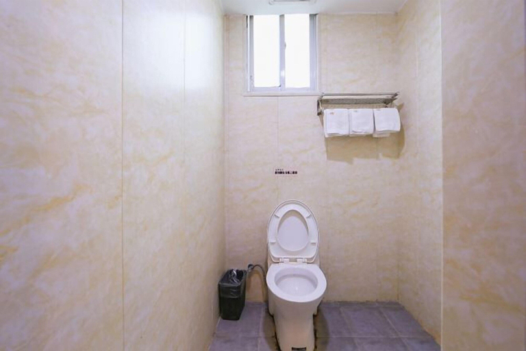 Bathroom 3, Zhen'Gan Club, Xiangxi Tujia and Miao