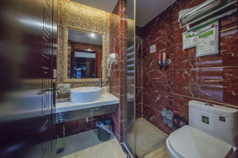 Bathroom 11