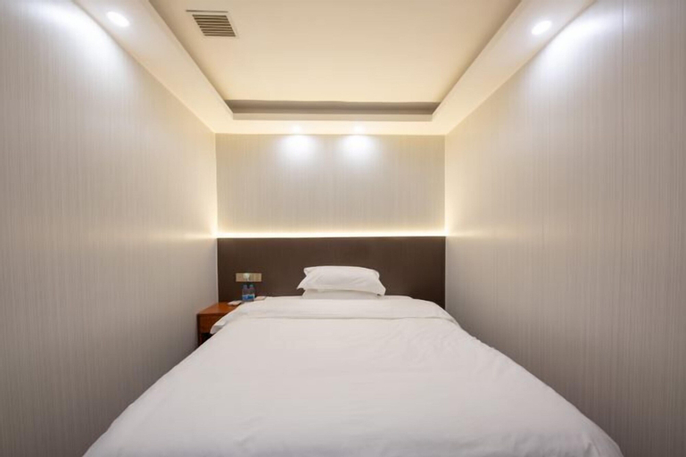 Bedroom 16