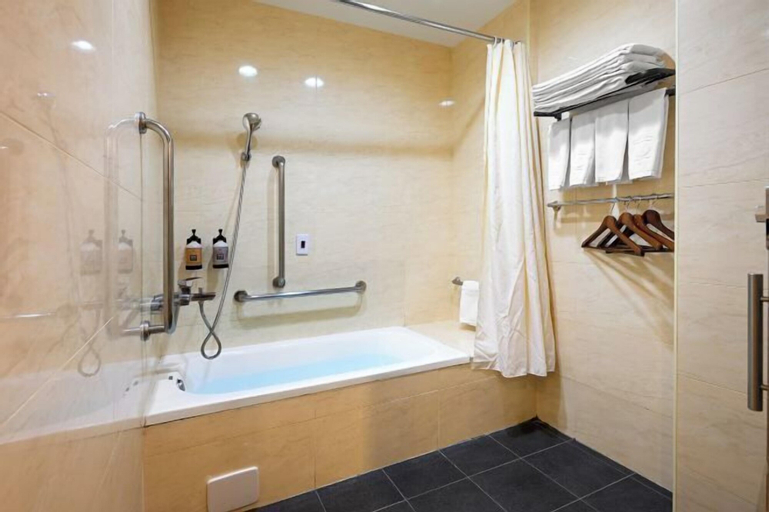 Bathroom 10