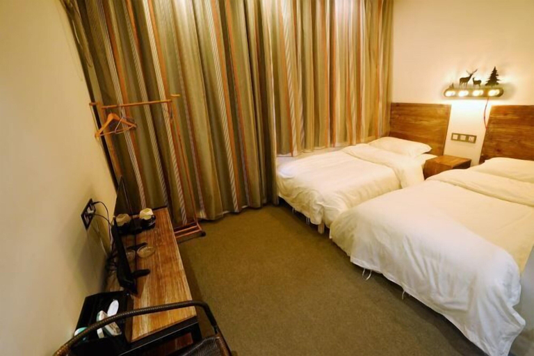 Bedroom 5, Xiyu Hostel · Cat Café, Guilin
