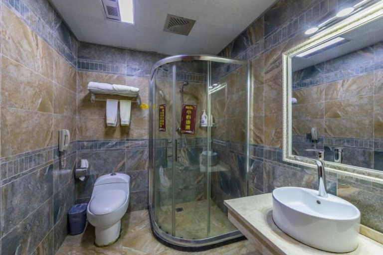 Bathroom, Meilan Hot Spring Hotel, Anshun