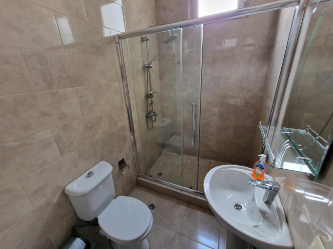 Bathroom 2, CATTALEYA, Batumi